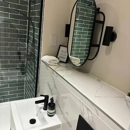 - 2 Bed Ensuite